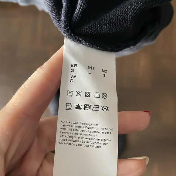 *SOLD*Men’s Hugo boss zip up - Picture 7 of 8